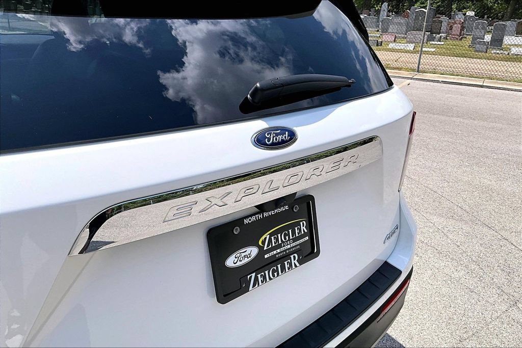 Certified 2023 Ford Explorer XLT w/ Equipment Group 202A AWD/4WD image 8