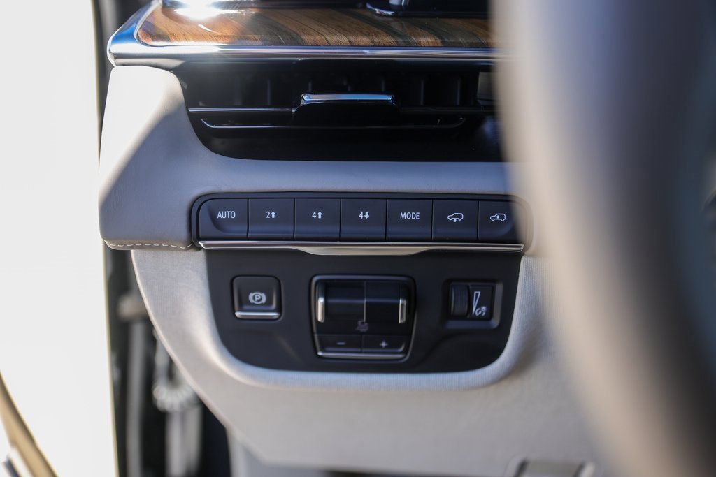 Certified 2024 Cadillac Escalade Premium Luxury Platinum w/ Heavy-Duty Trailer Package image 29