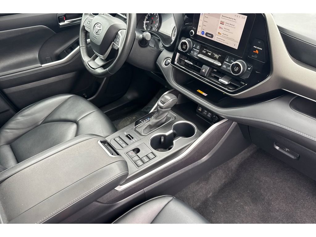 Used 2024 Toyota Highlander XLE image 19