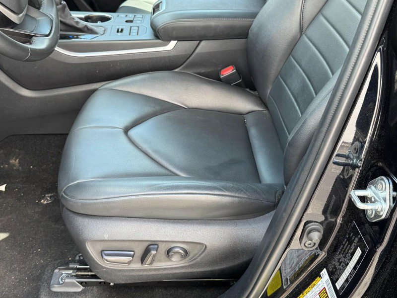 Certified 2024 Toyota Highlander XLE image 24