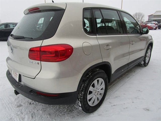 Used 2013 Volkswagen Tiguan S image 7