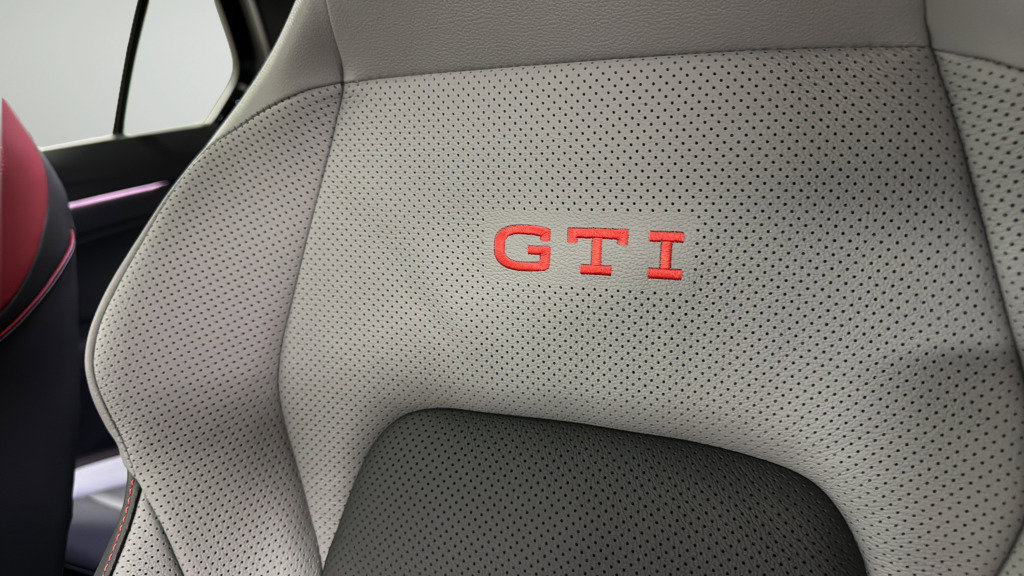 New 2026 Volkswagen GTI SE FWD image 20