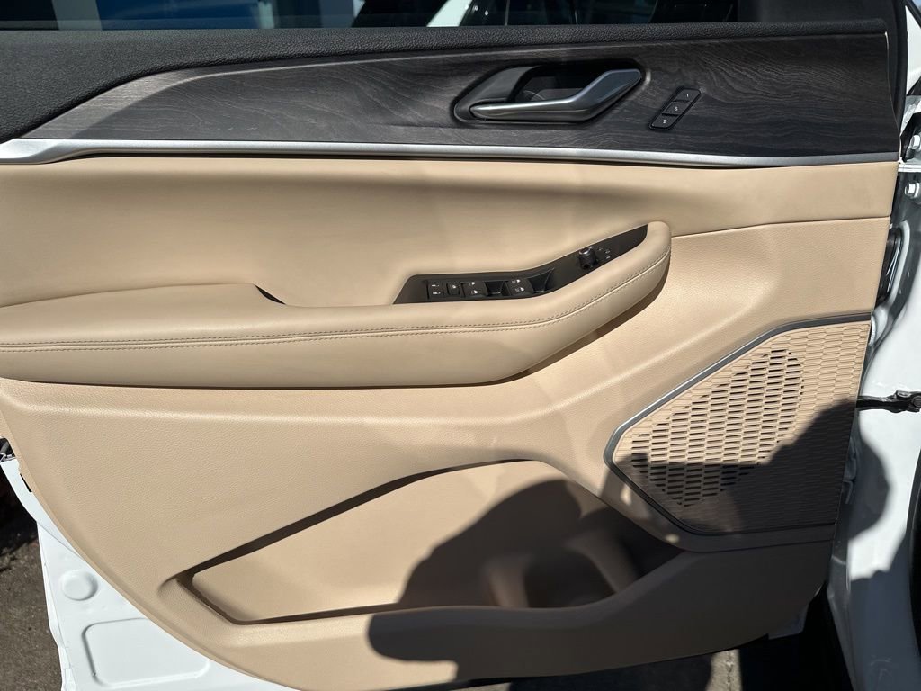 New 2026 Jeep Grand Cherokee Limited image 16