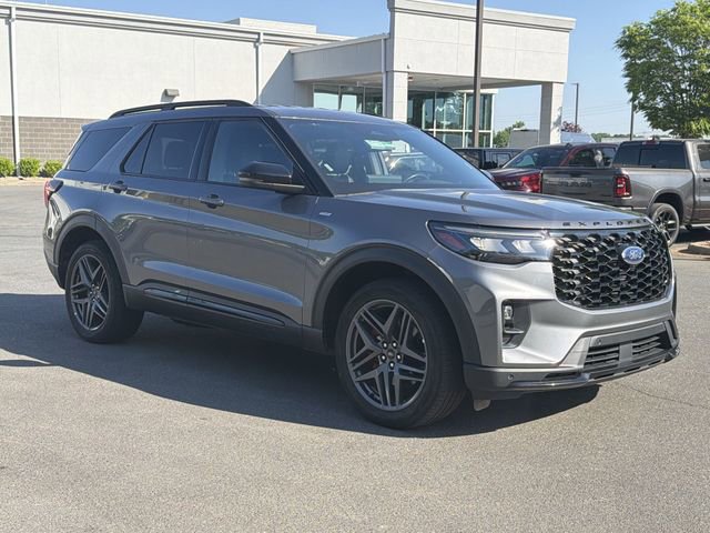 Used 2025 Ford Explorer ST-Line w/ ST-Line Street Pack AWD/4WD image 14