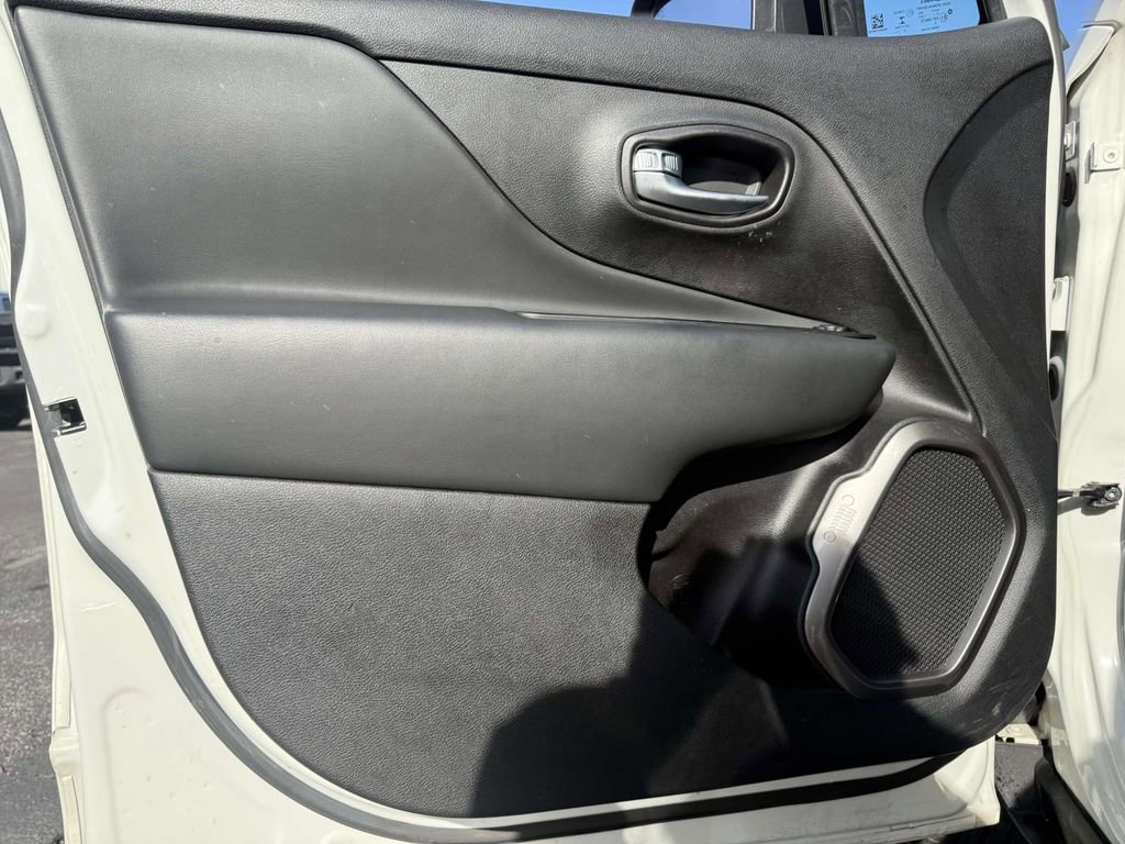 Used 2022 Jeep Renegade Sport w/ Sport Appearance Group image 12