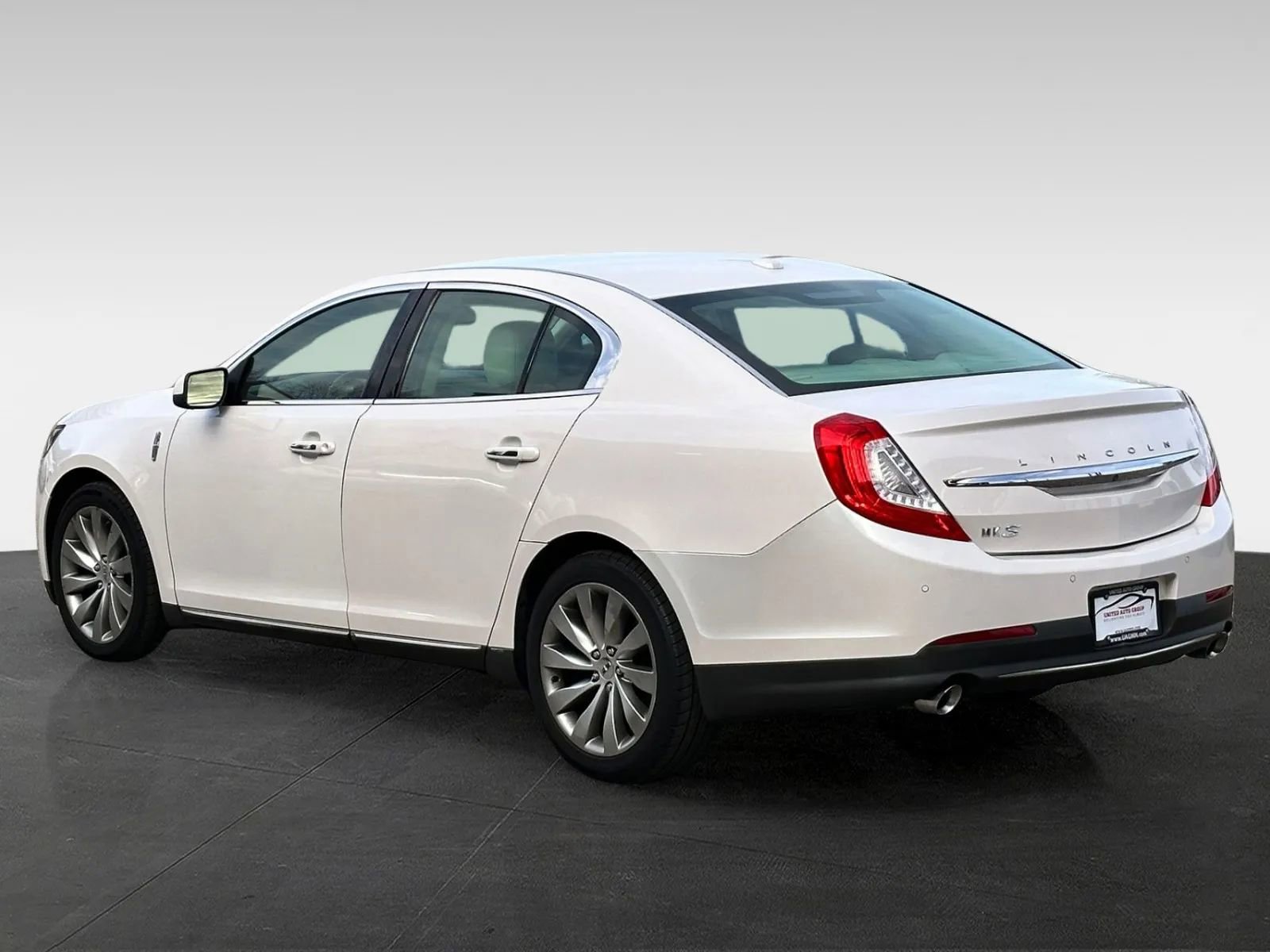Used 2015 Lincoln MKS w/ Equipment Group 101A image 5