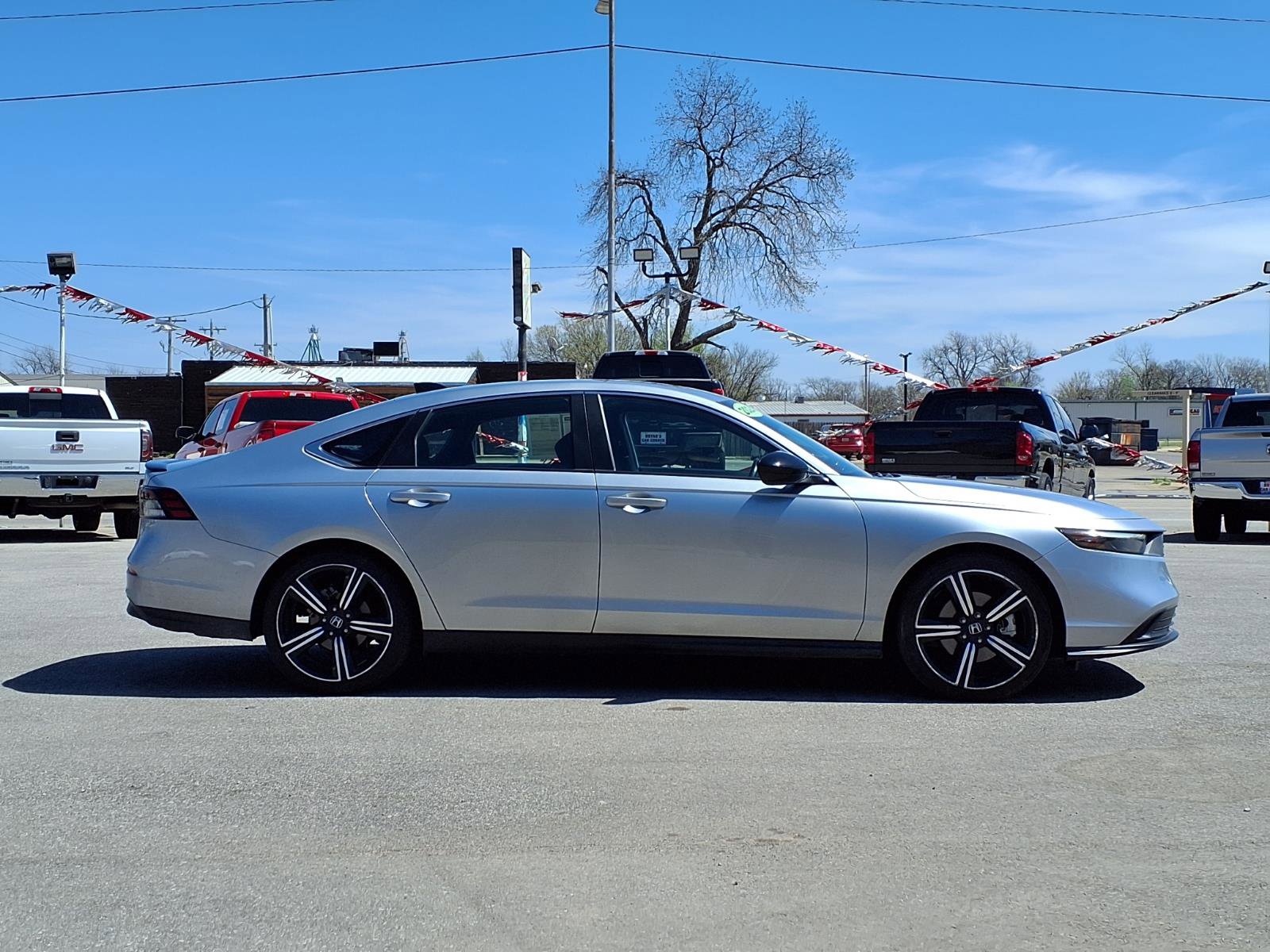 Used 2024 Honda Accord Sport image 2