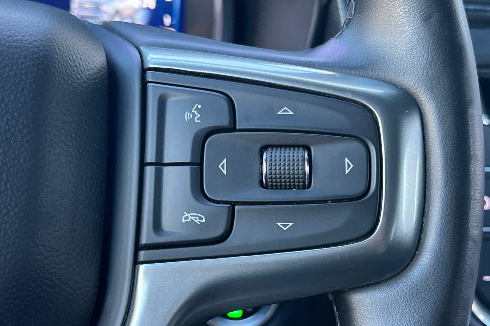 Used 2023 Chevrolet Suburban Premier AWD/4WD image 36