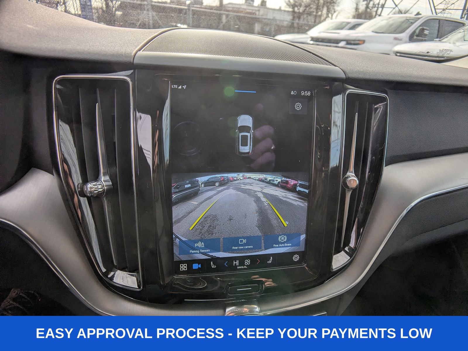 Used 2023 Volvo XC60 B5 Core image 28