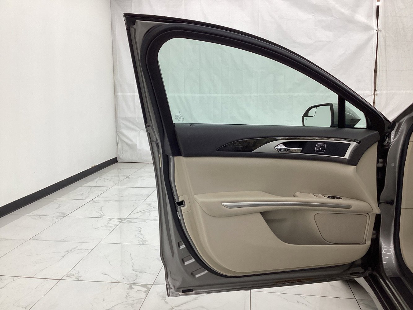 Used 2016 Lincoln MKZ Hybrid image 18