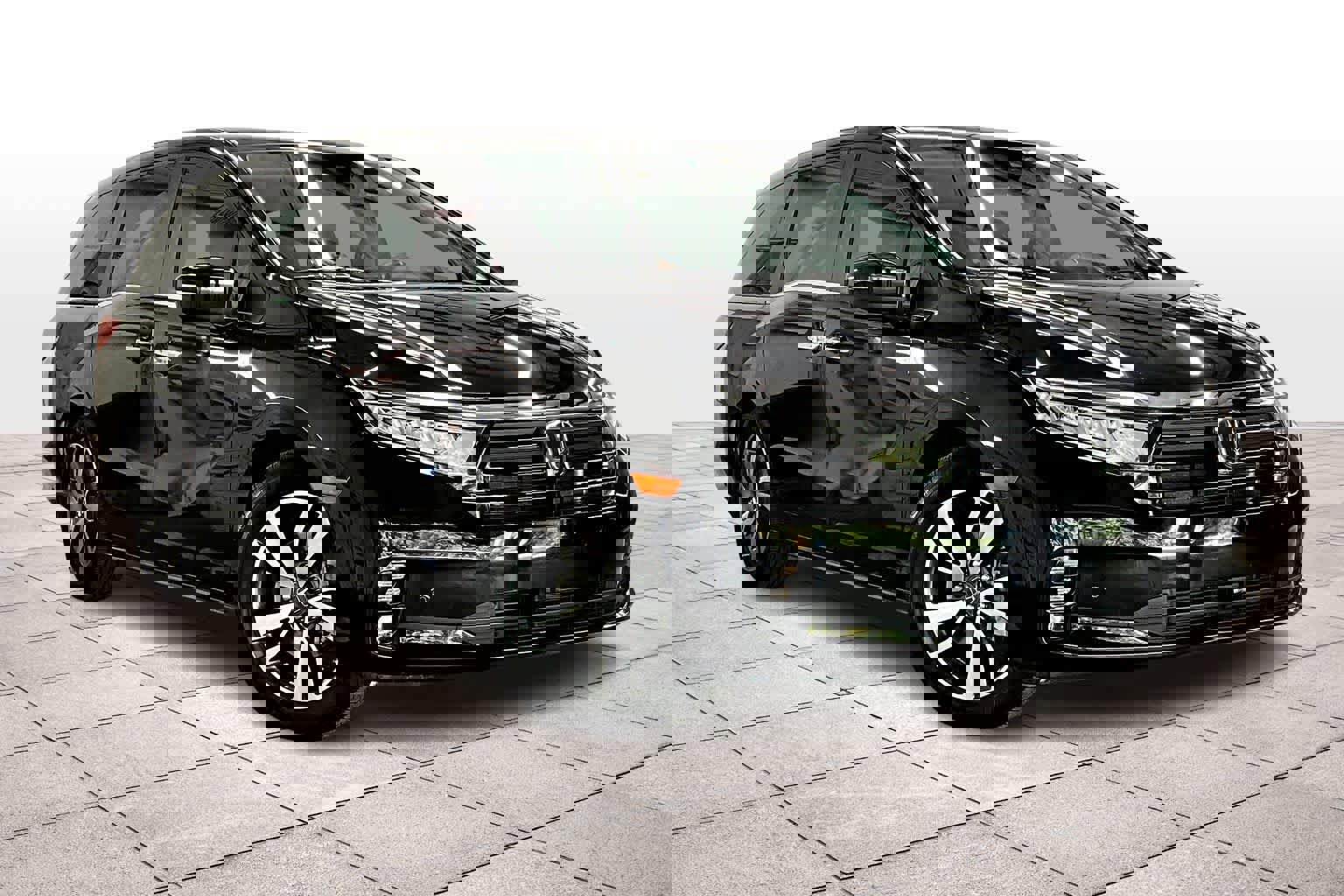 Used 2023 Honda Odyssey Touring image 2