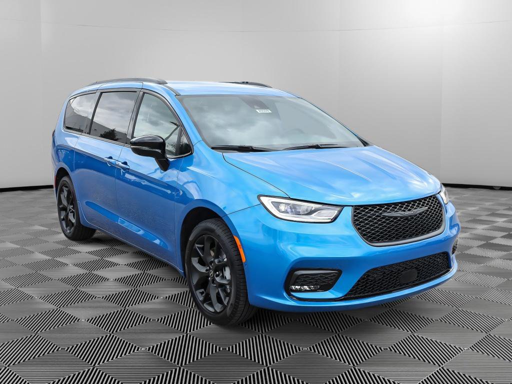 New 2026 Chrysler Pacifica Select AWD/4WD image 10