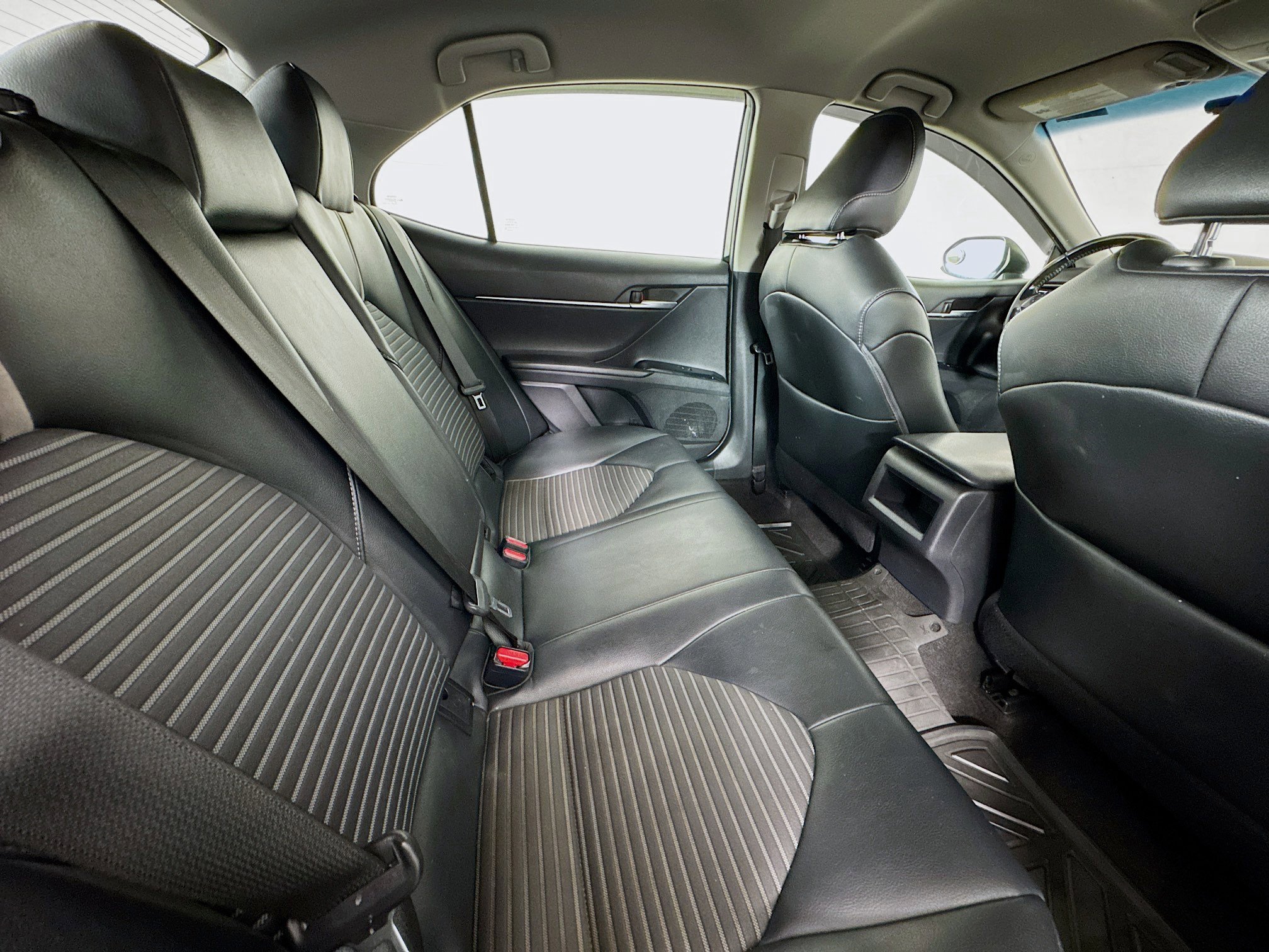 Used 2019 Toyota Camry SE FWD image 25