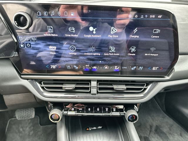 New 2025 Chevrolet Equinox EV RS image 13