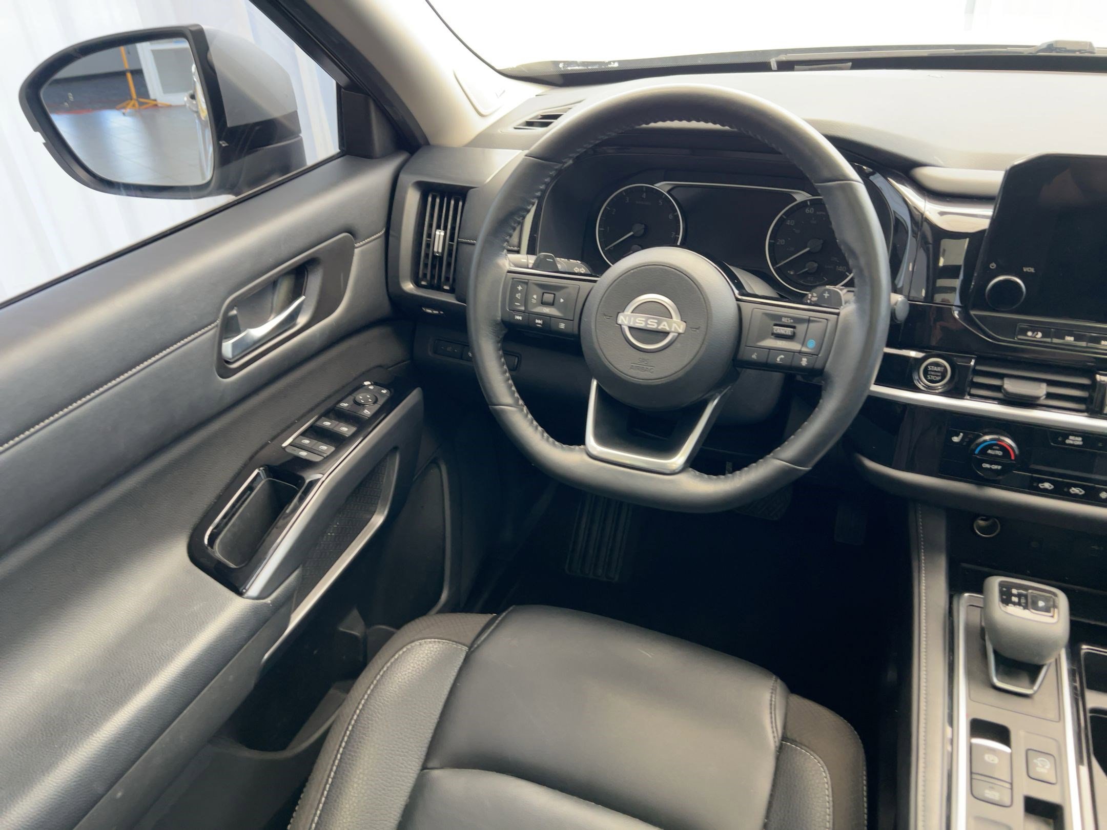 Used 2023 Nissan Pathfinder SL w/ SL Premium Package image 25