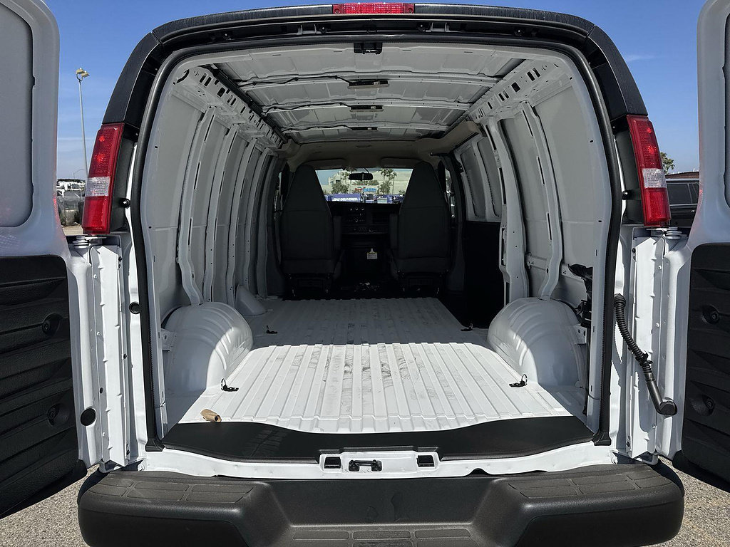 New 2026 GMC Savana 2500 w/ Driver Convenience Package RWD image 20
