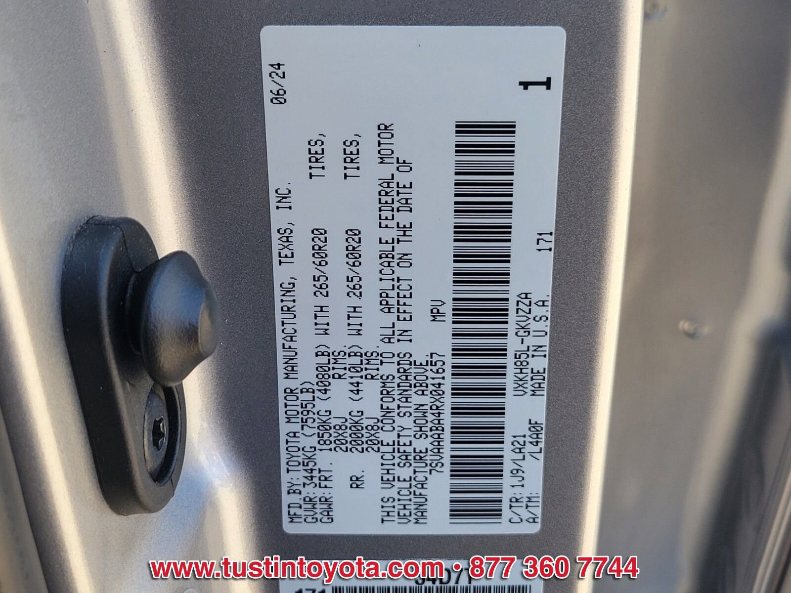 Certified 2024 Toyota Sequoia Platinum AWD/4WD image 18