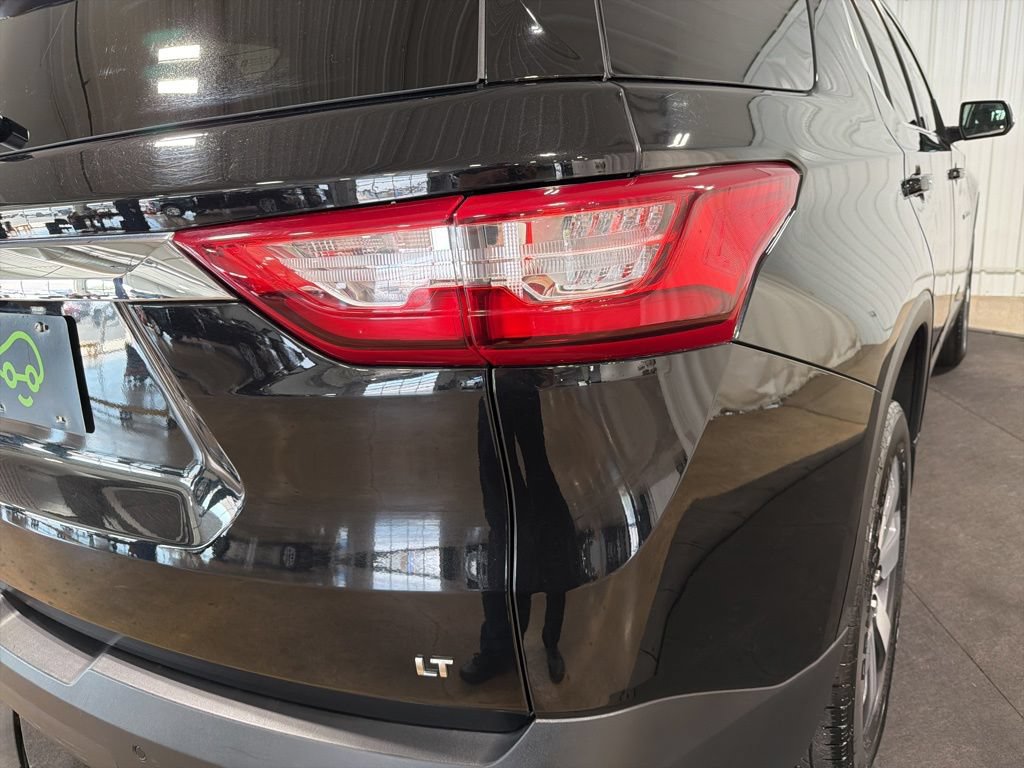 Certified 2021 Chevrolet Traverse LT w/ LT Premium Package AWD/4WD image 16