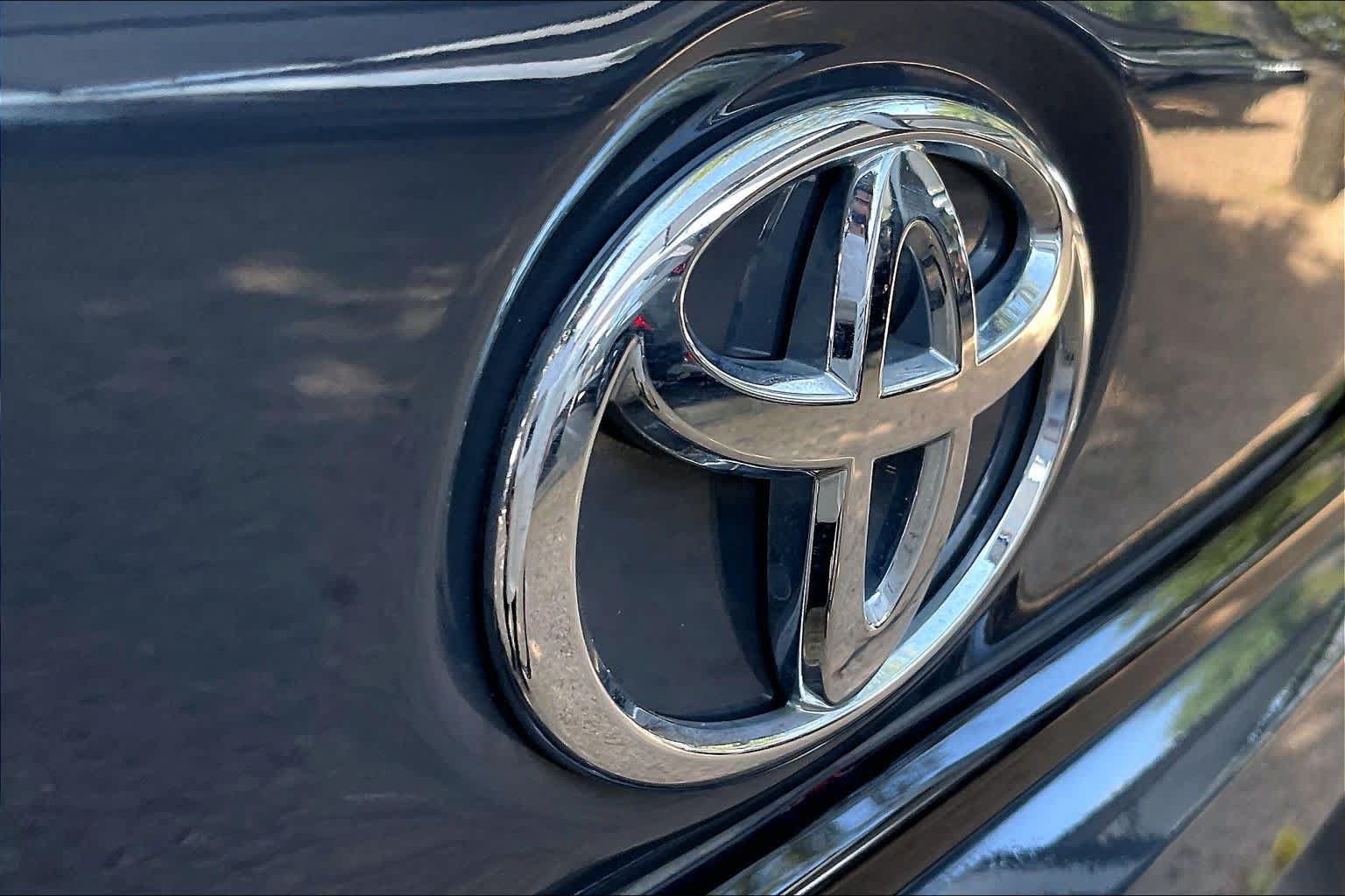 Used 2023 Toyota Corolla LE FWD image 31