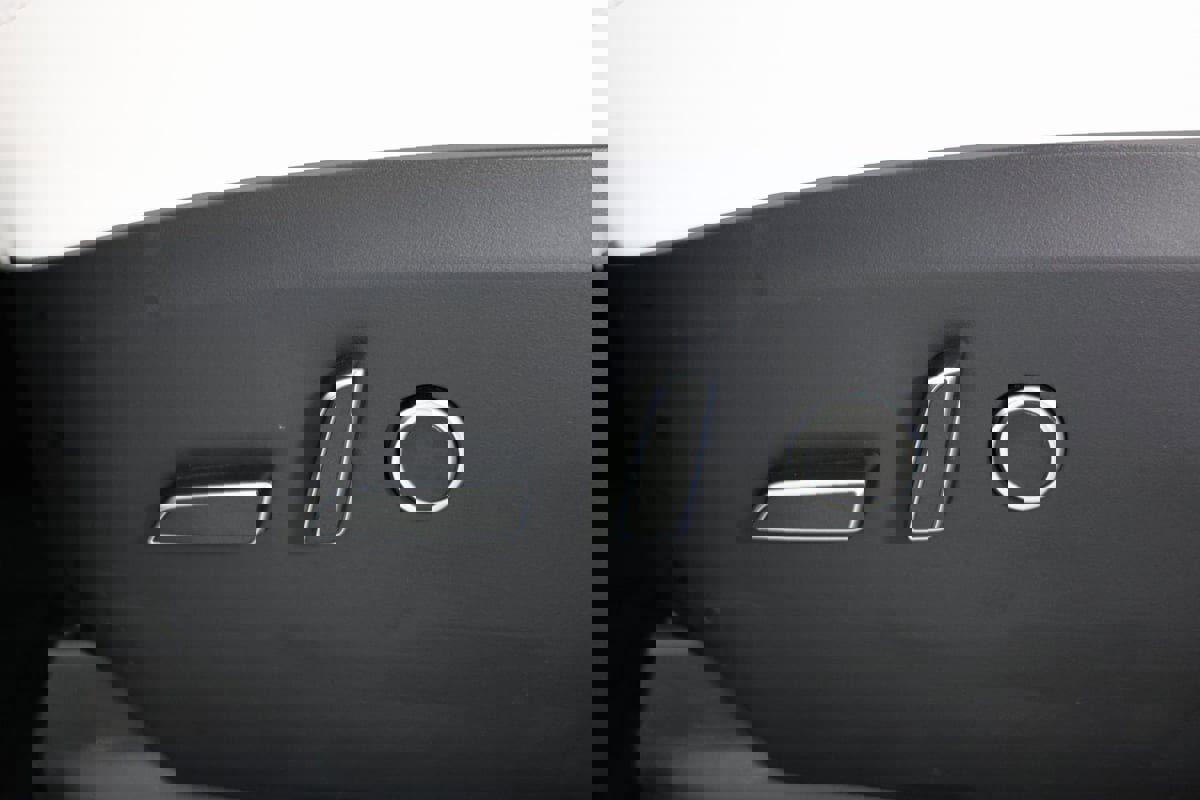 Used 2022 Tesla Model X image 23