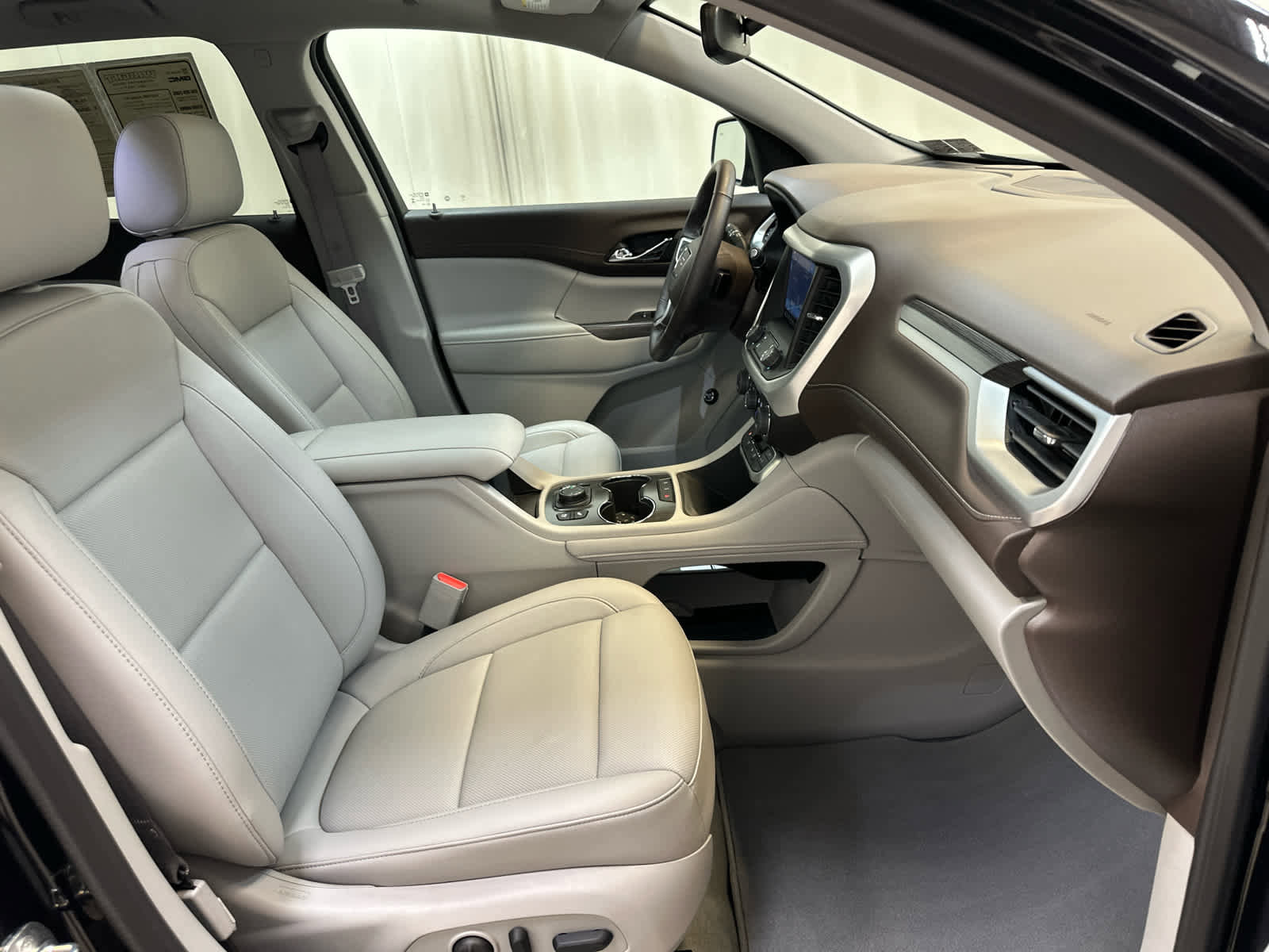 Used 2023 GMC Acadia SLT w/ Preferred Package AWD/4WD image 16