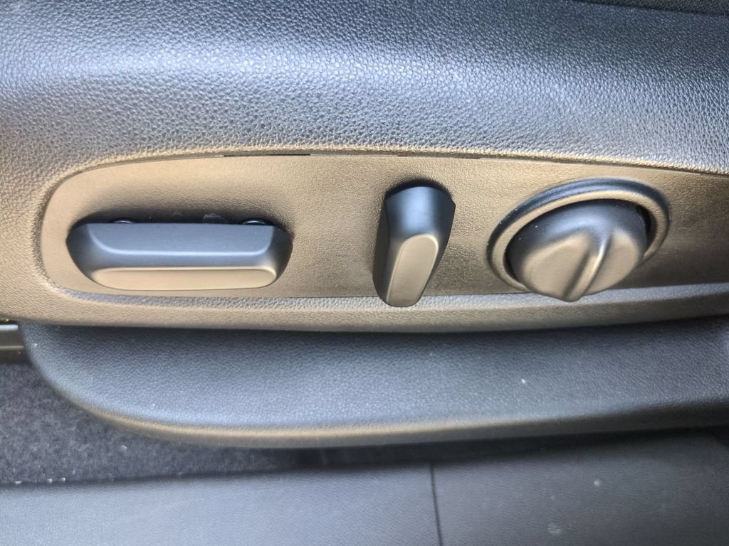 Used 2021 Chevrolet Equinox LT FWD image 14