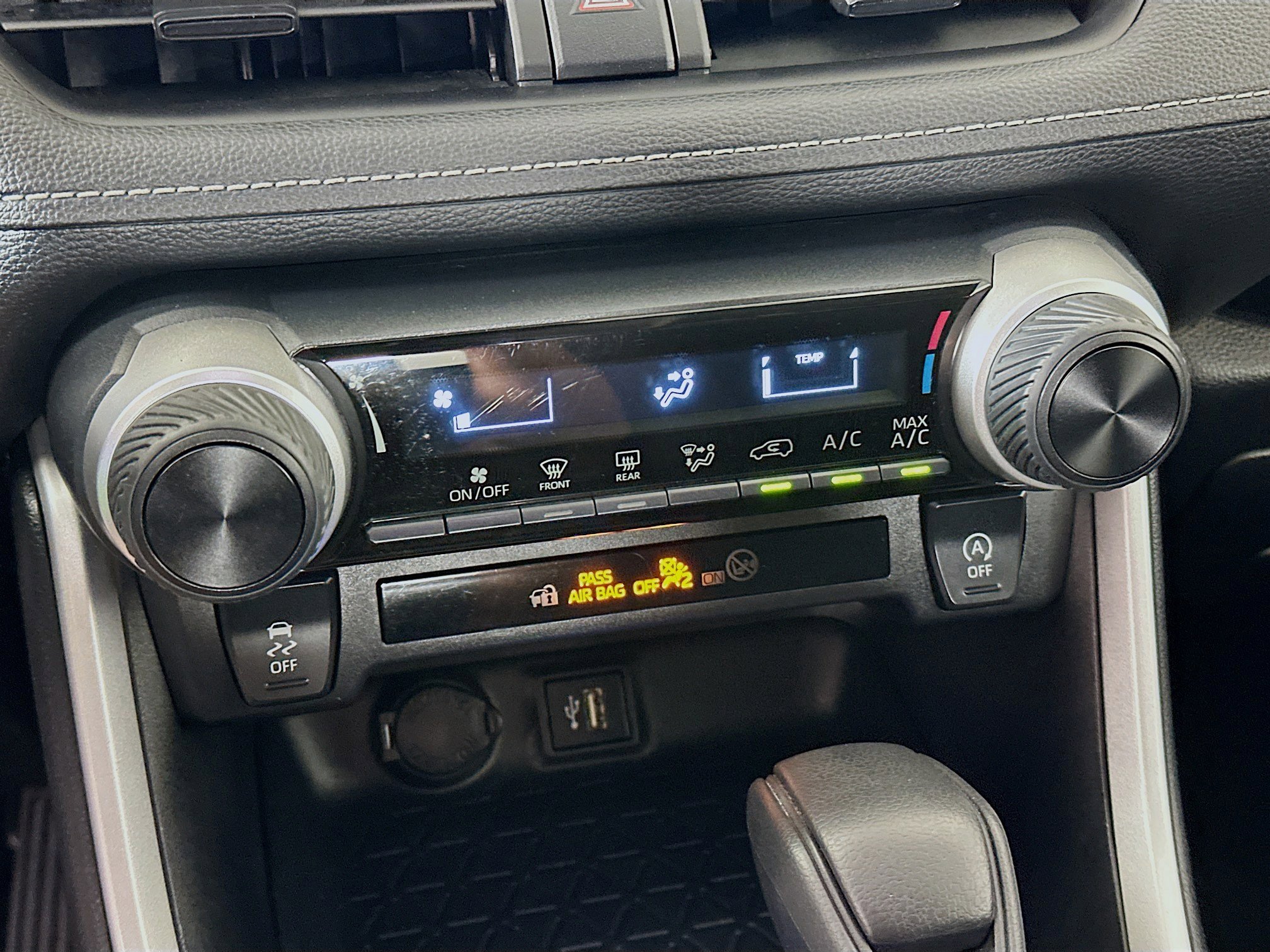 Used 2024 Toyota RAV4 LE image 22