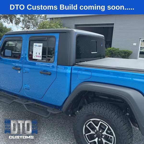 Used 2025 Jeep Gladiator Rubicon w/ Safety Group AWD/4WD image 9