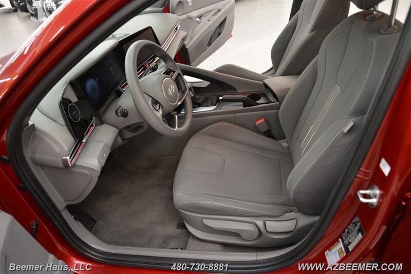 Used 2024 Hyundai Elantra SEL FWD image 14