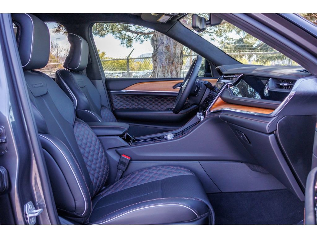 Used 2024 Jeep Grand Cherokee Summit AWD/4WD image 11