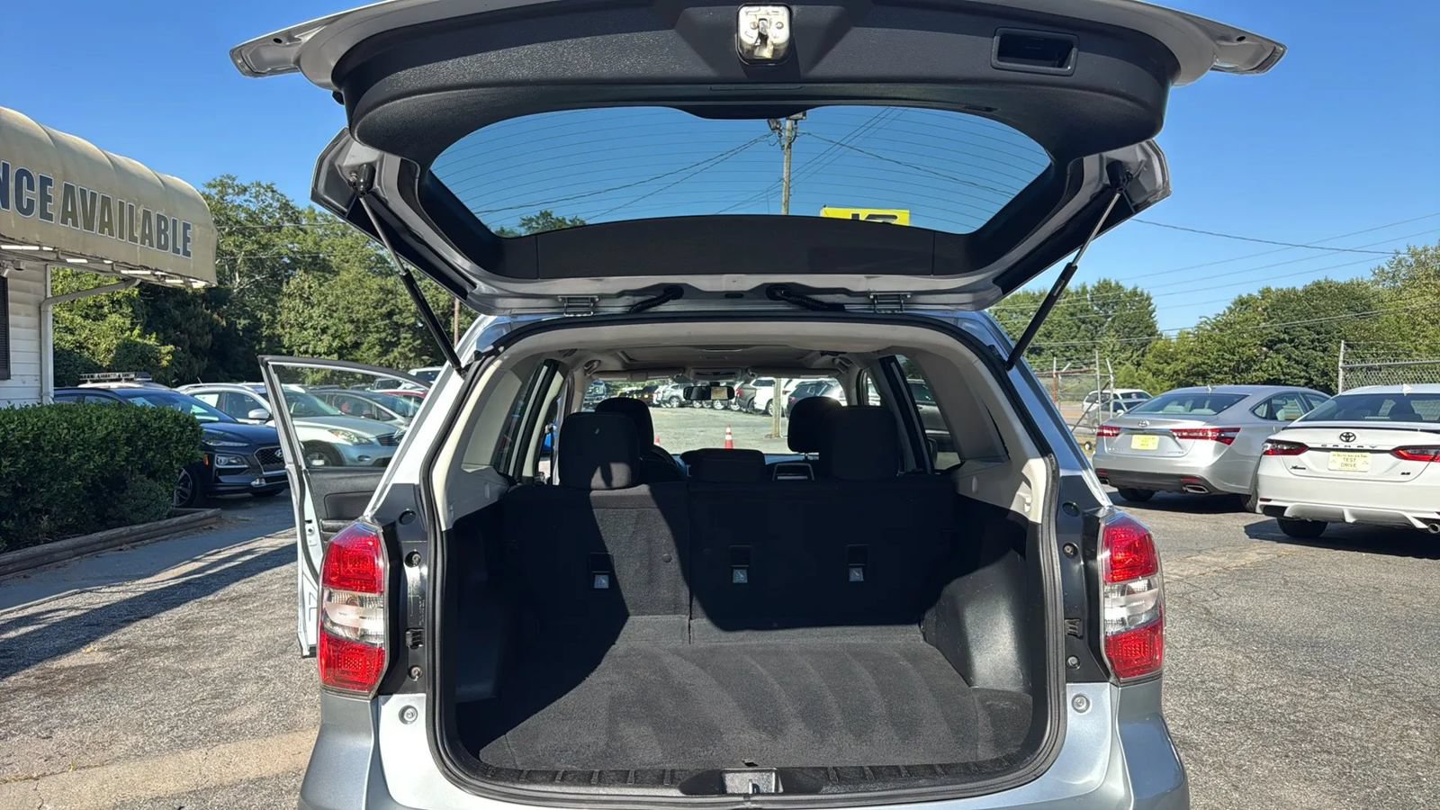 Used 2016 Subaru Forester 2.5i Premium w/ All-Weather Package AWD/4WD image 17
