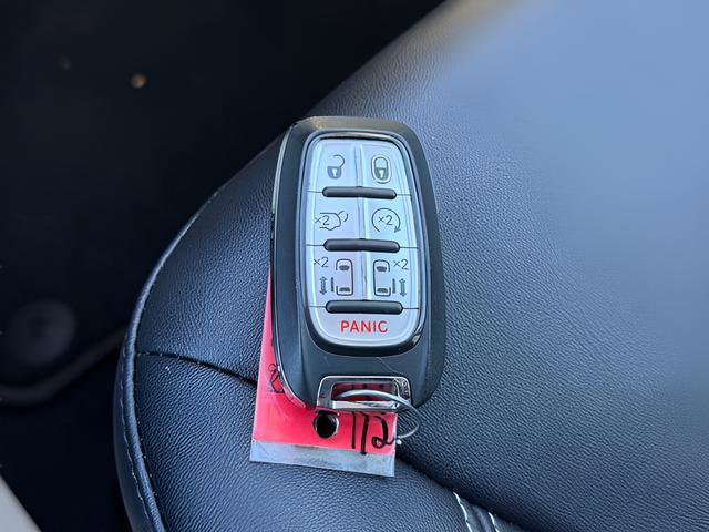 Used 2024 Chrysler Pacifica Touring-L FWD image 13