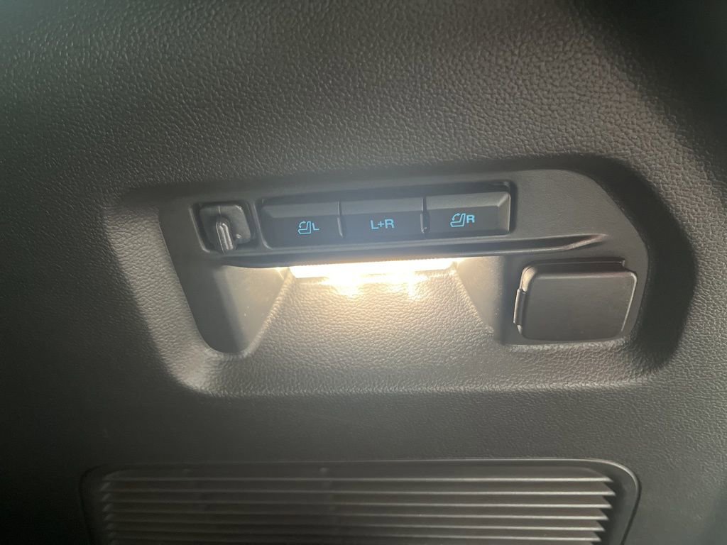 Used 2025 Ford Explorer ST image 30