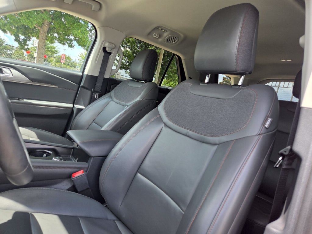 Used 2025 Ford Explorer Active w/ Active Comfort Package AWD/4WD image 11