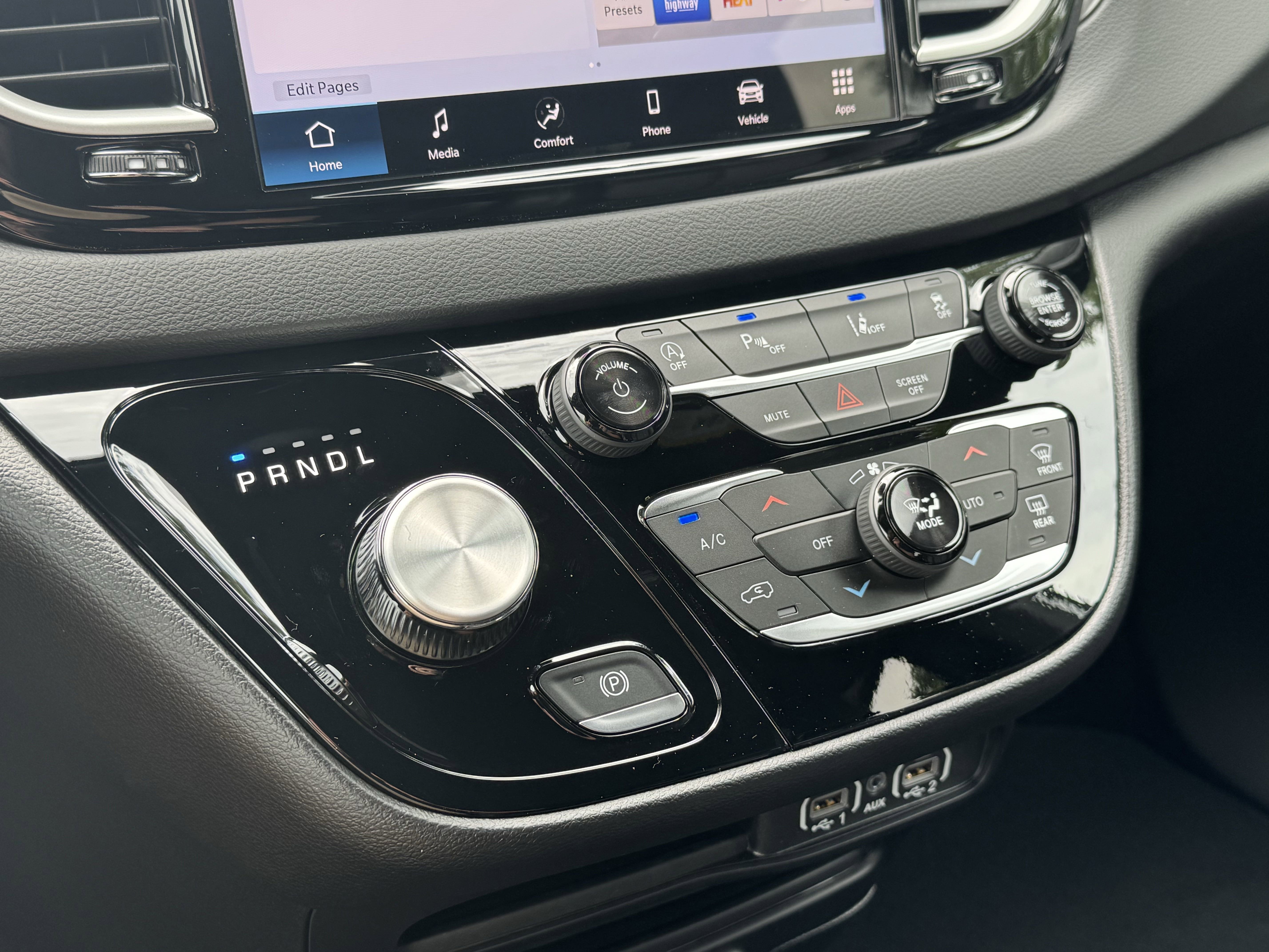 New 2025 Chrysler Voyager LX image 22