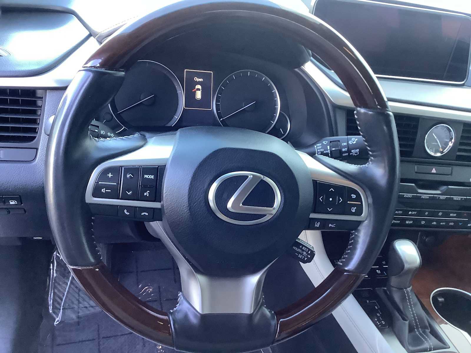 Used 2019 Lexus RX 450hL Premium w/ Premium Package AWD/4WD image 16