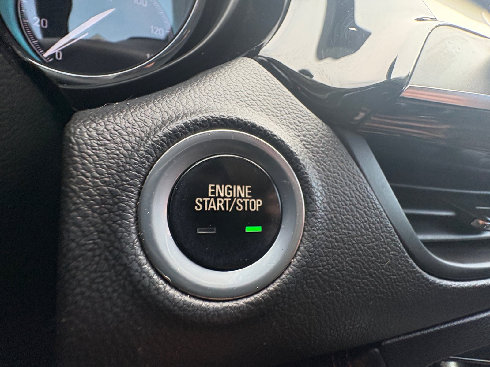 Used 2017 Buick Envision Essence FWD image 30