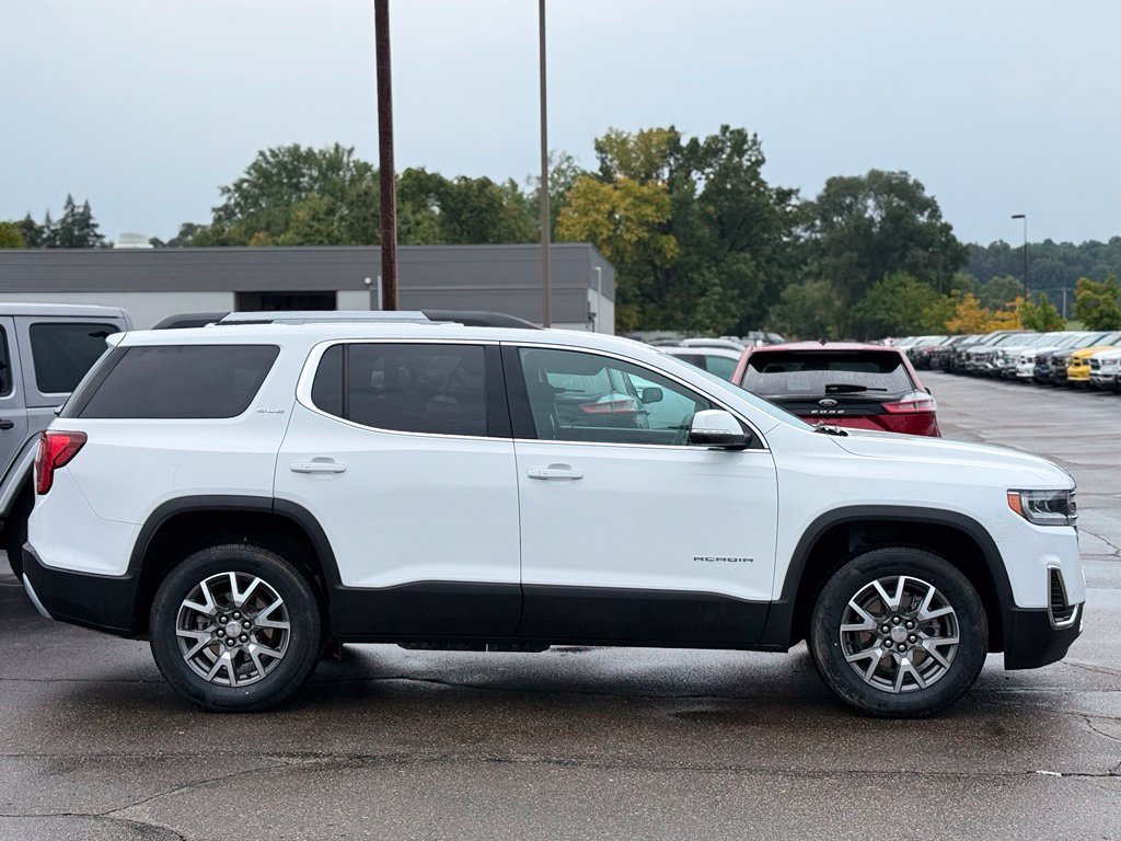 Used 2022 GMC Acadia SLE w/ Driver Convenience Package FWD image 31
