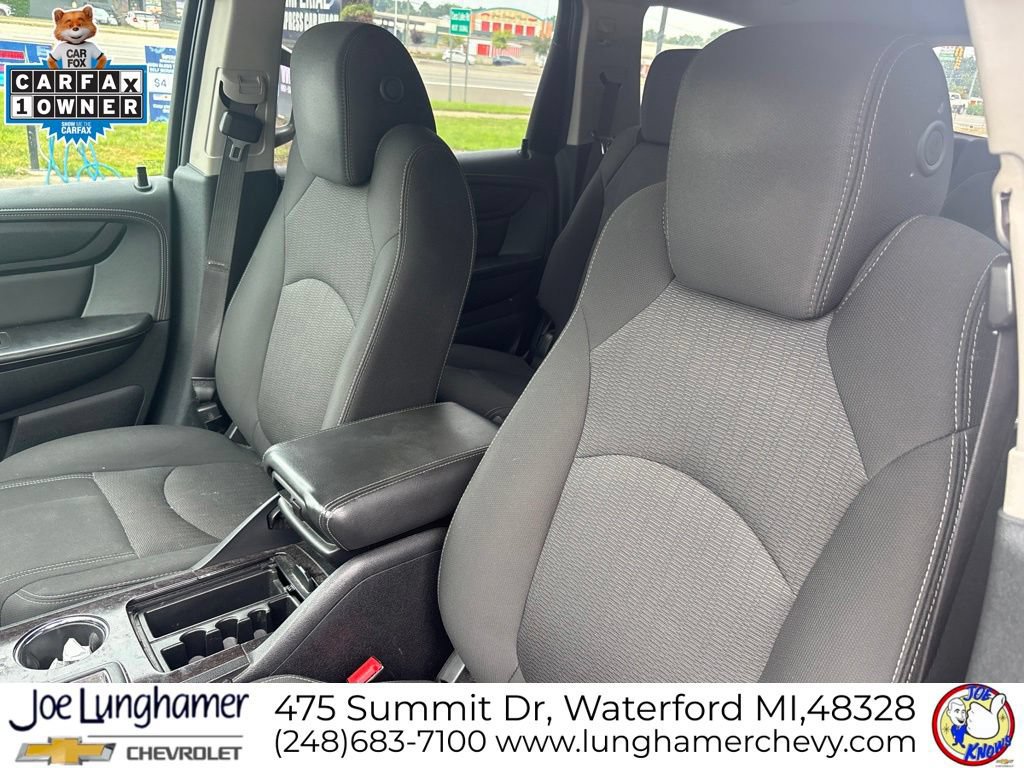 Used 2017 Chevrolet Traverse LT w/ Style and Technology Package FWD image 14