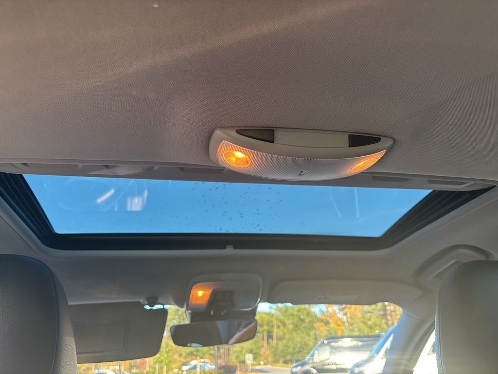 Used 2018 Volvo V60 T5 Dynamic w/ Vision Package image 22