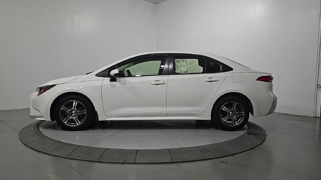 Used 2020 Toyota Corolla LE FWD image 2