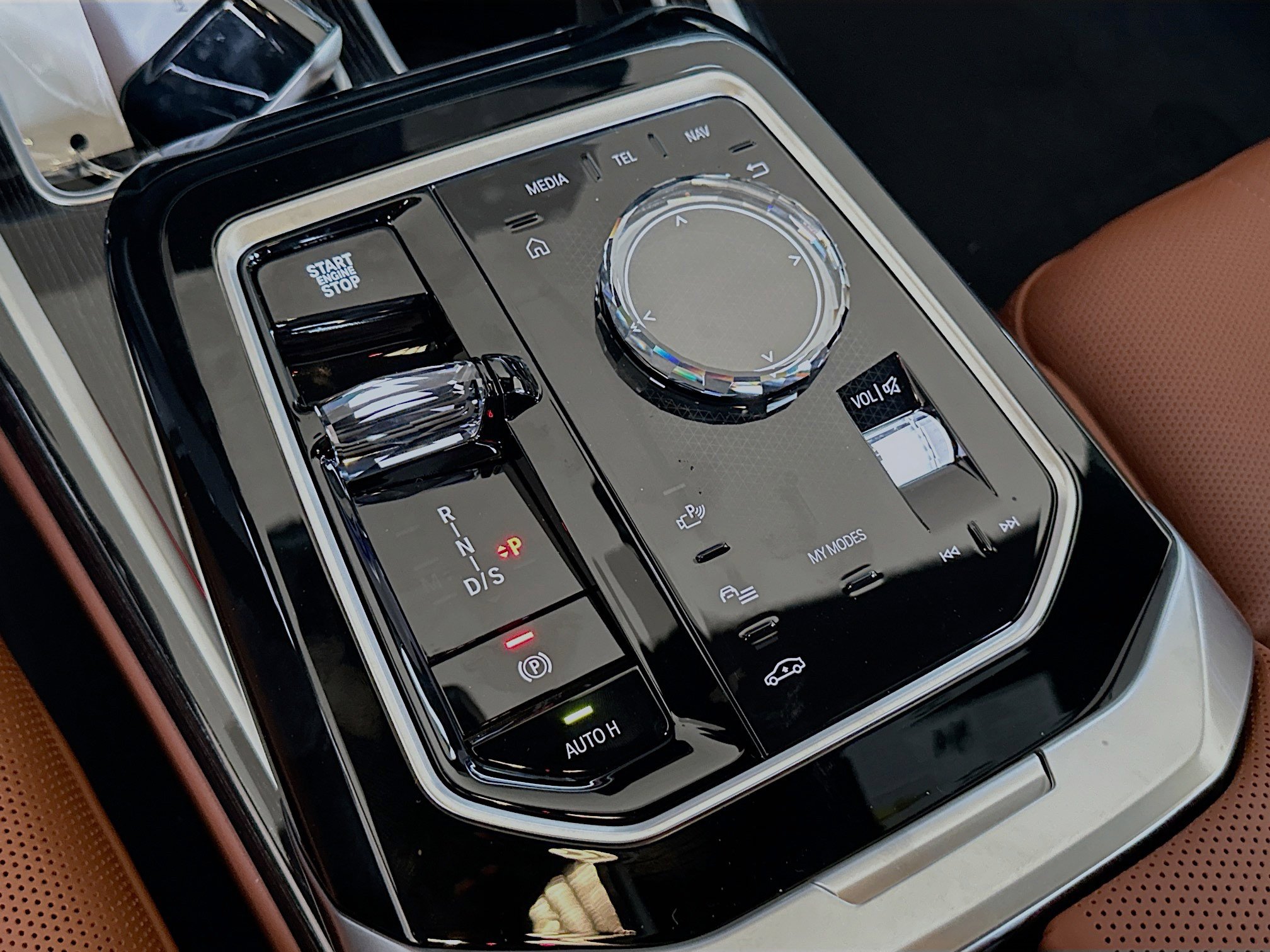 New 2026 BMW 750e xDrive w/ Premium Package image 14