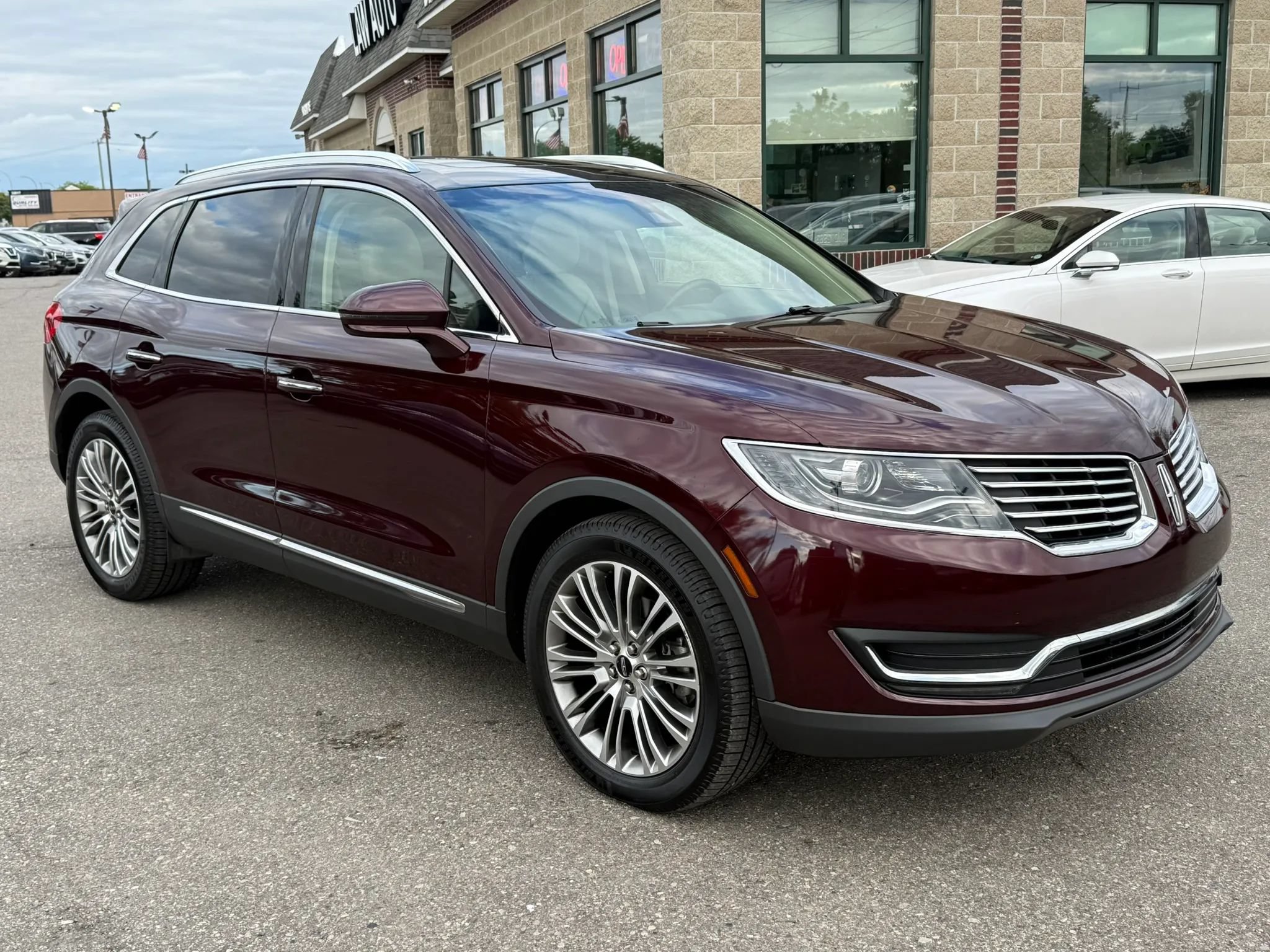 Used 2017 Lincoln MKX Reserve w/ Lincoln MKX Climate Package AWD/4WD image 3
