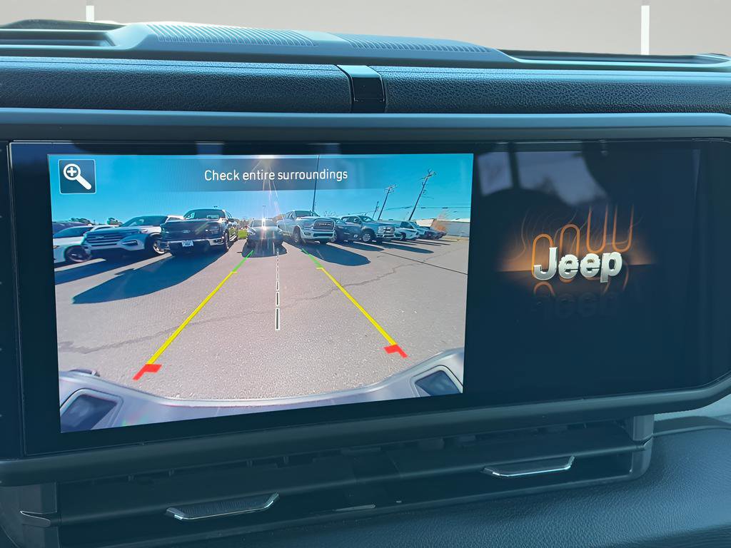 Used 2024 Jeep Gladiator Willys image 14