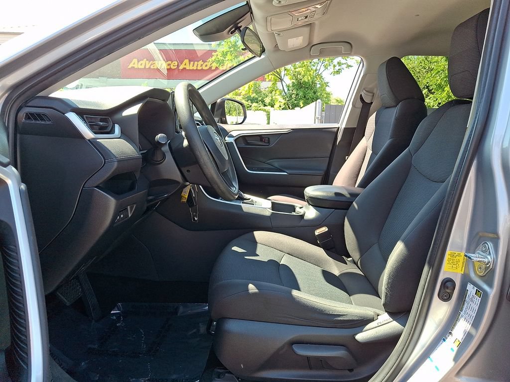Certified 2021 Toyota RAV4 LE AWD/4WD image 14