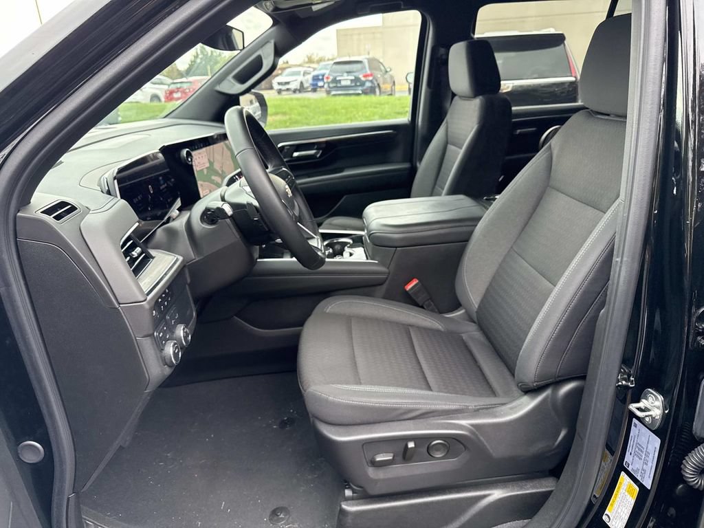 Used 2025 Chevrolet Tahoe LS AWD/4WD image 5