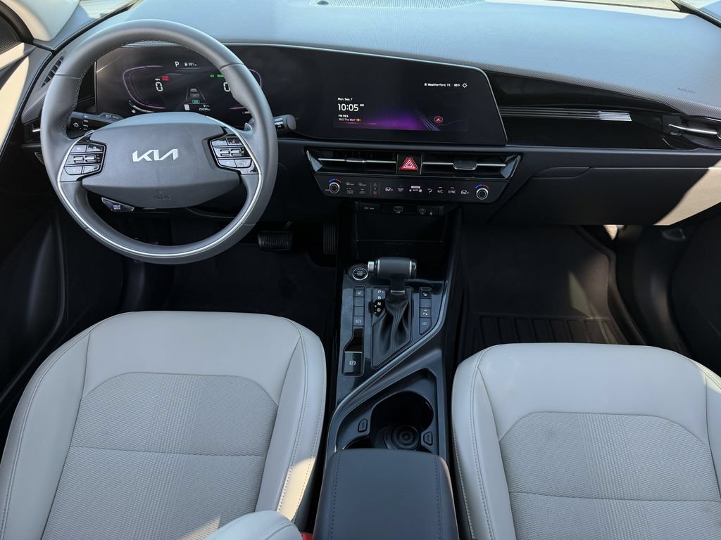 Used 2024 Kia Niro EX FWD image 11