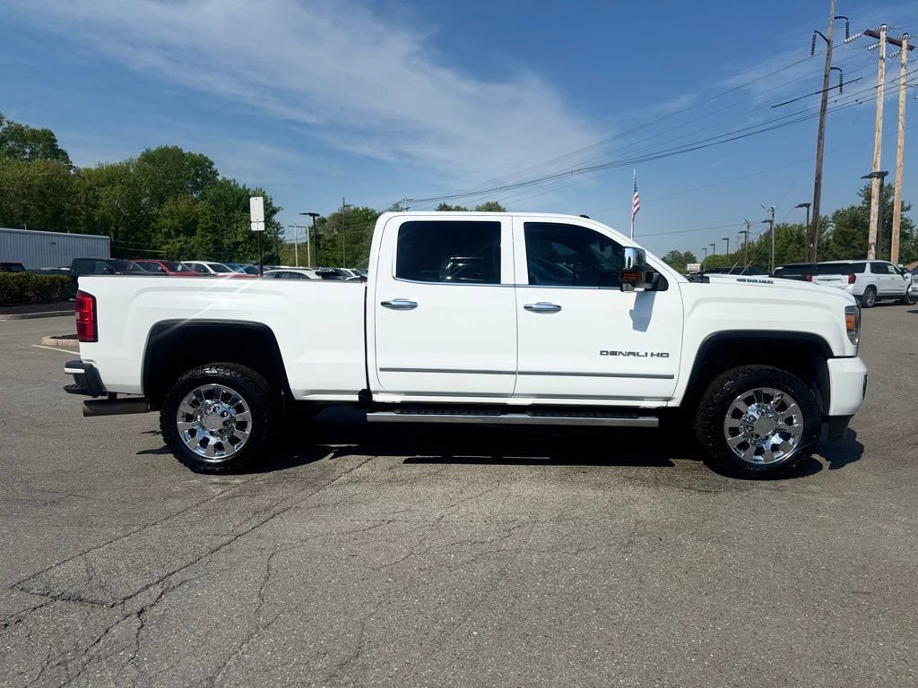 Used 2019 GMC Sierra 2500 Denali w/ Duramax Plus Package AWD/4WD image 6