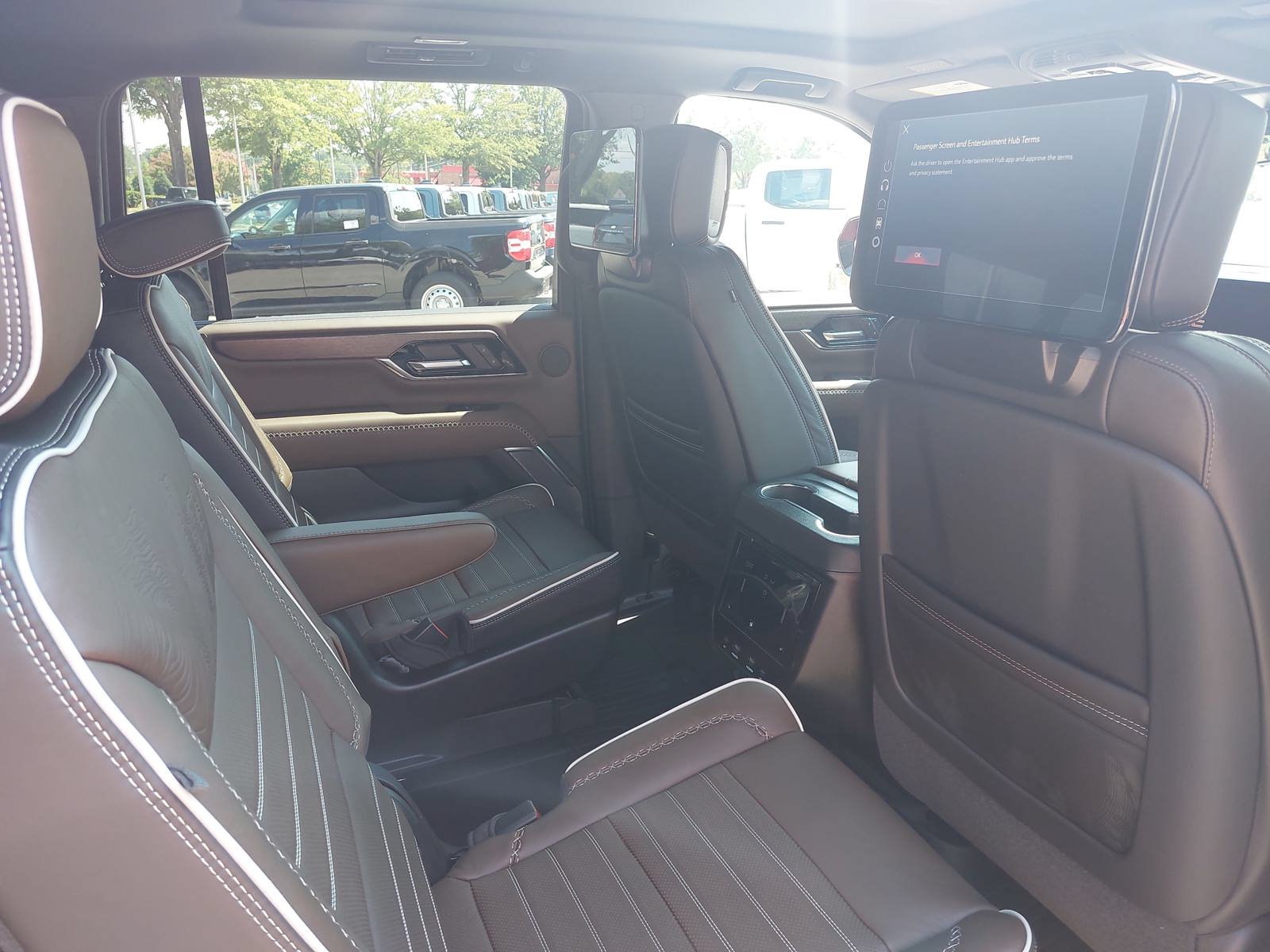 New 2026 GMC Yukon XL Denali Ultimate w/ LPO, Floor Liner Package AWD/4WD image 11