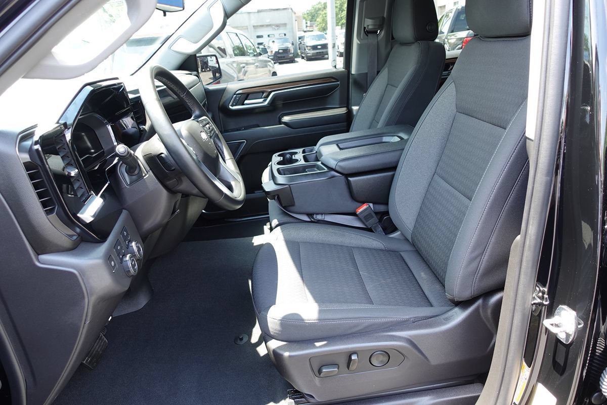 Used 2024 Chevrolet Silverado 1500 LT AWD/4WD image 20